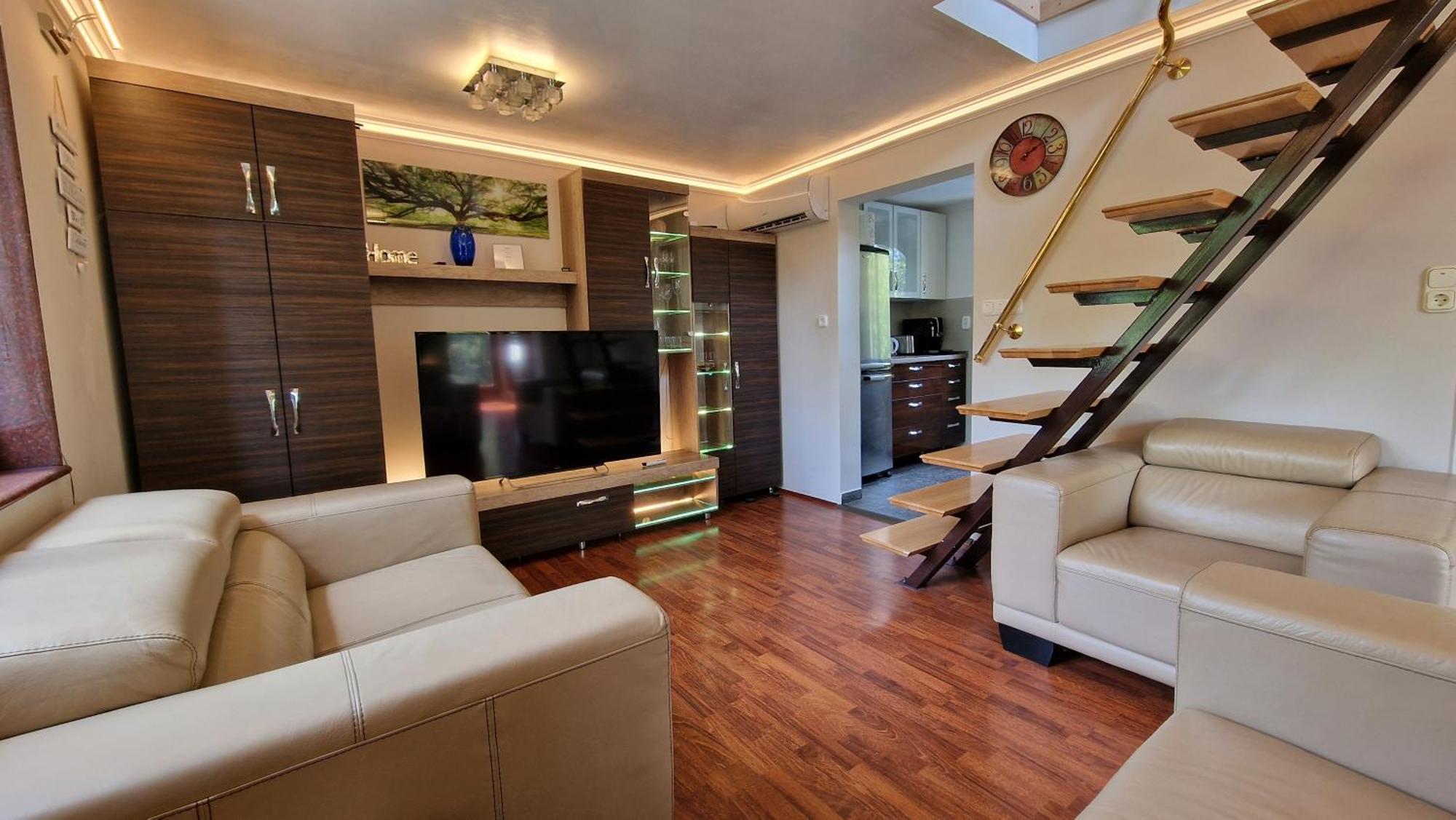 Pilis Hills View Deluxe House With Pool & Ac Near Bp Holiday home